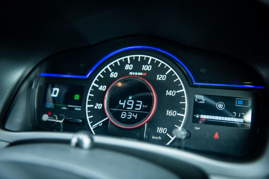 Панель приборов Nissan Note e-POWER Nismo (E12) 2016 года  (фото 24 из 24)